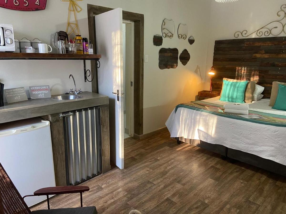 Cape Karoo Guesthouse Б’юфорт-Вест Екстер'єр фото