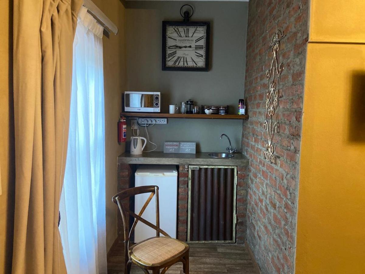 Cape Karoo Guesthouse Б’юфорт-Вест Екстер'єр фото