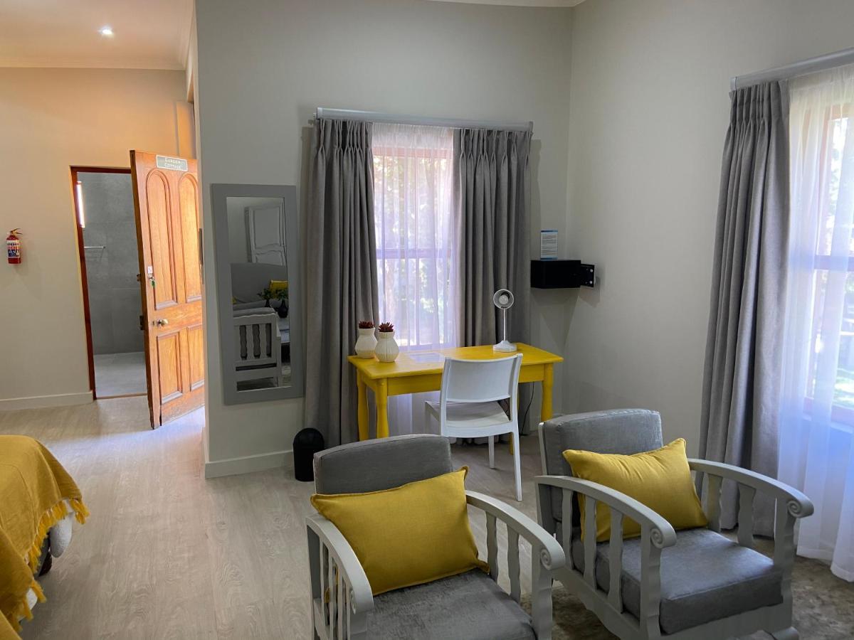 Cape Karoo Guesthouse Б’юфорт-Вест Екстер'єр фото