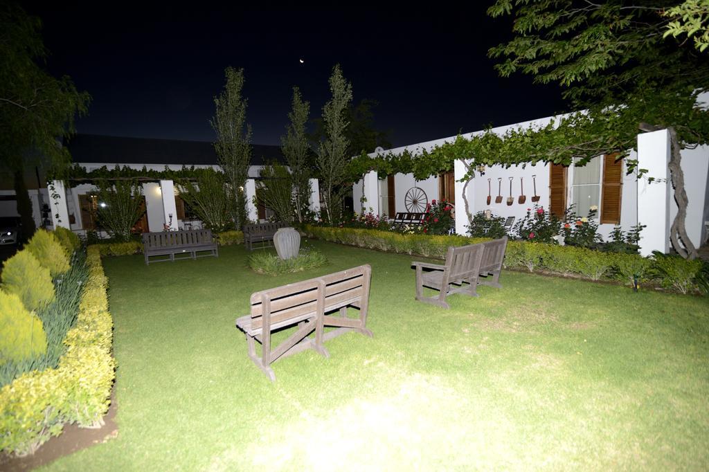 Cape Karoo Guesthouse Б’юфорт-Вест Екстер'єр фото